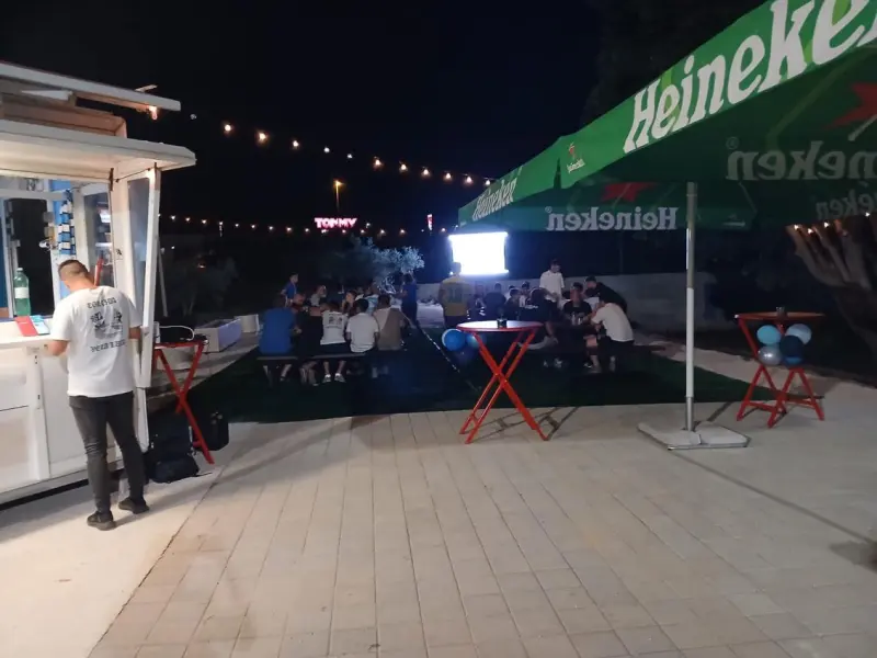 Nova fan zona na Močnom Lazu postala središte druženja ljubitelja nogometa — fotografija 1