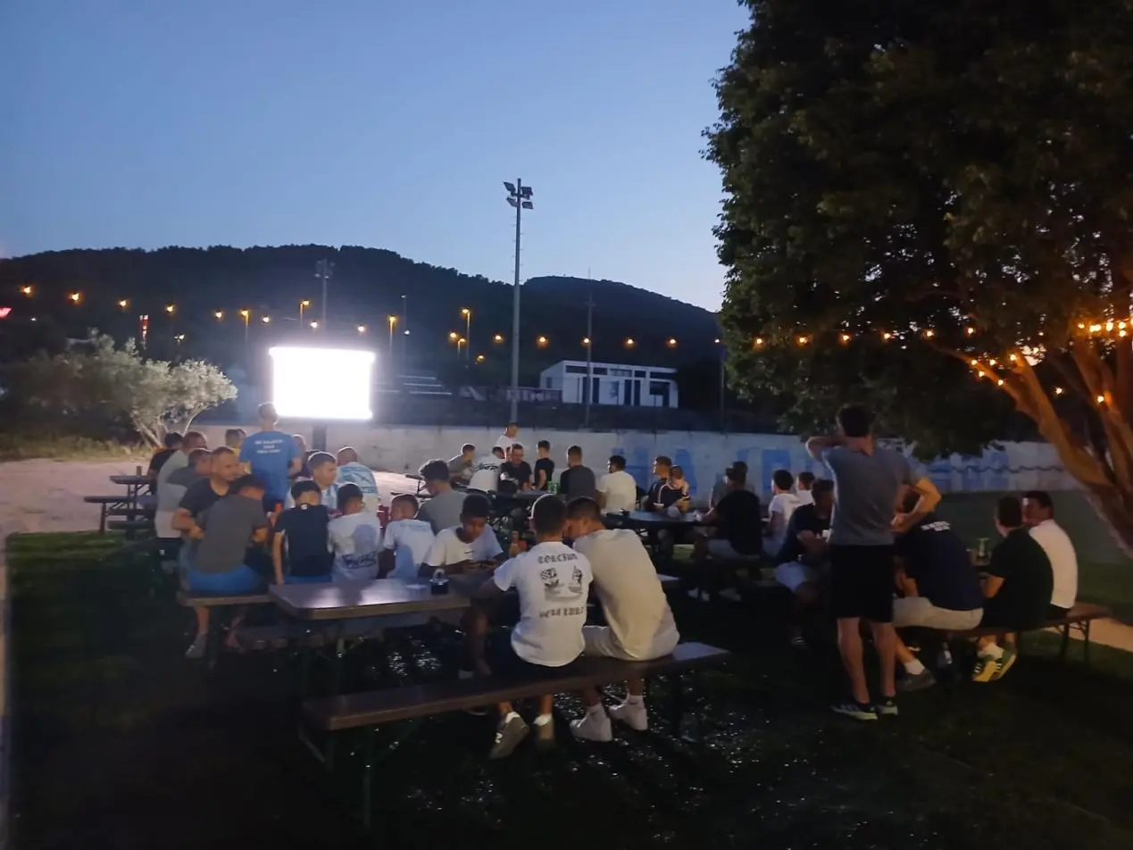 Nova fan zona na Močnom Lazu postala središte druženja ljubitelja nogometa